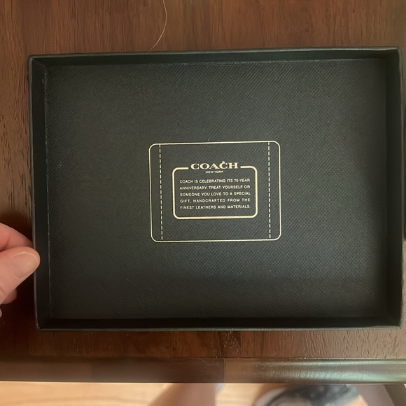 Coach Box - Picture 4 of 6